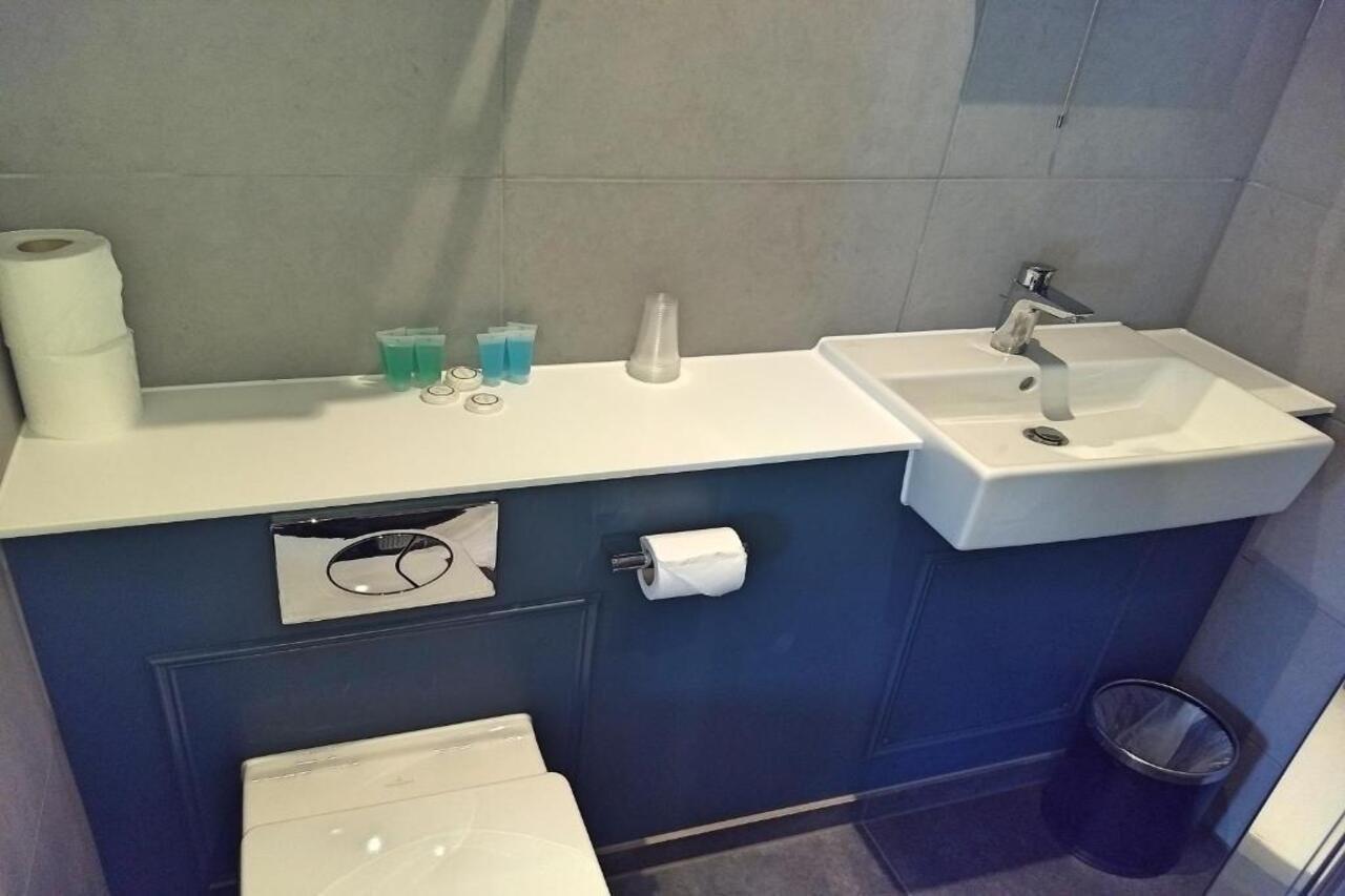 Garden Court Hotell 3*