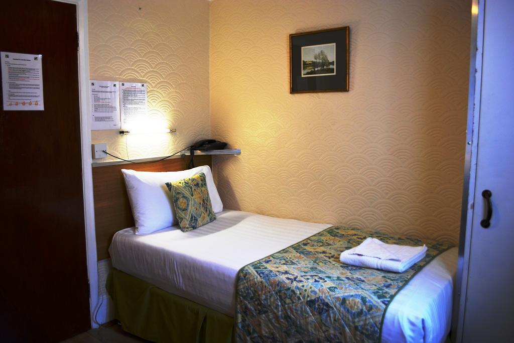 Falcon Hotell 3*