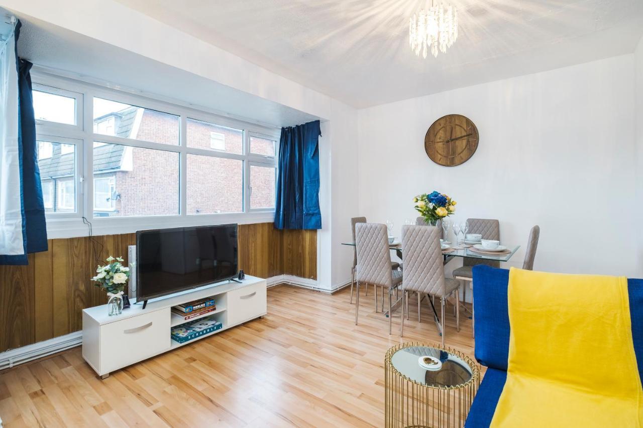 Spacious 3 Bed 1 Bath Hse W Guest Toilet W Parking Near Excel - E16 Appartement *