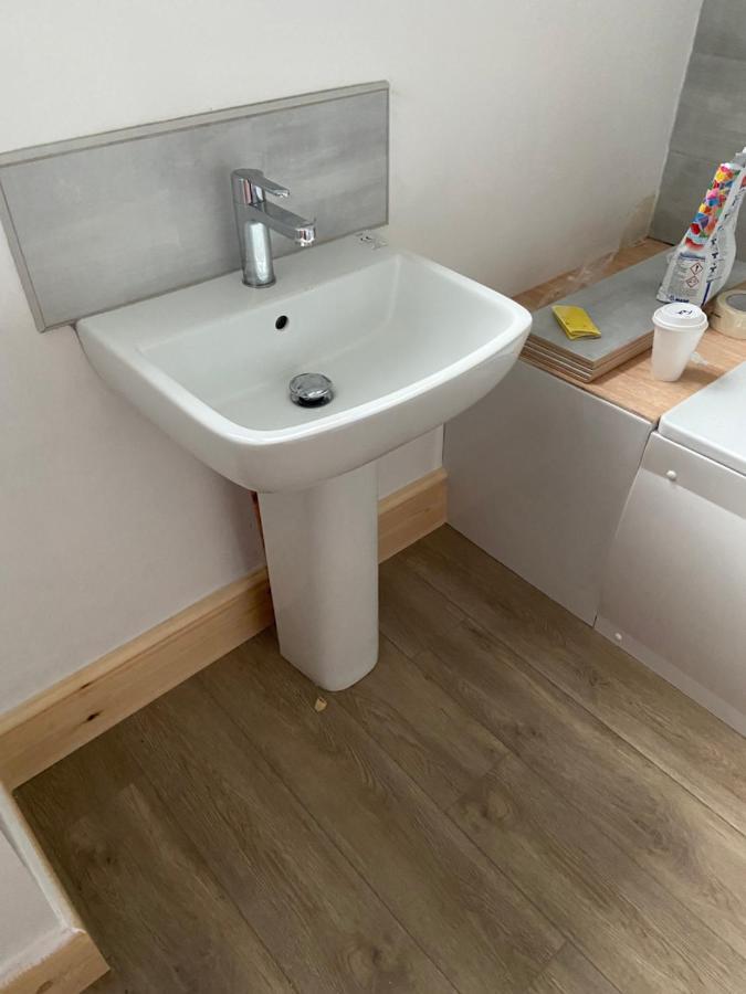 Lovely, Recently Refurbished Four Bedroom House.. Holiday home London