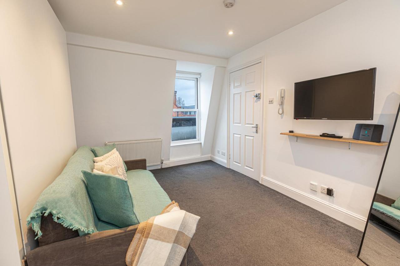 Apartment Modern Studio Flat With Balcony On The King's Road In Chelsea, London