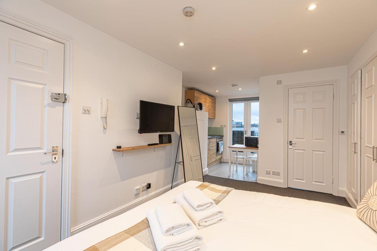 Apartment Modern Studio Flat With Balcony On The King's Road In Chelsea, *