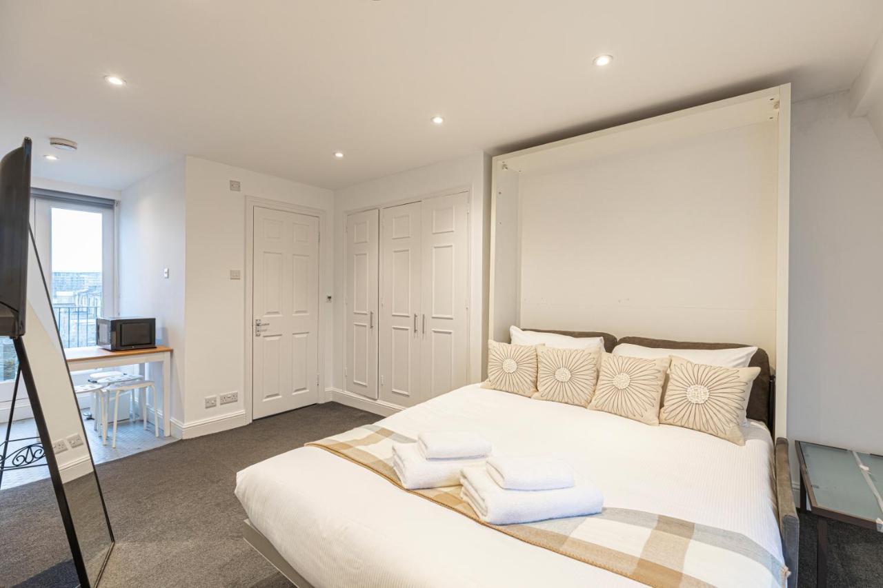 Apartment Modern Studio Flat With Balcony On The King's Road In Chelsea, London