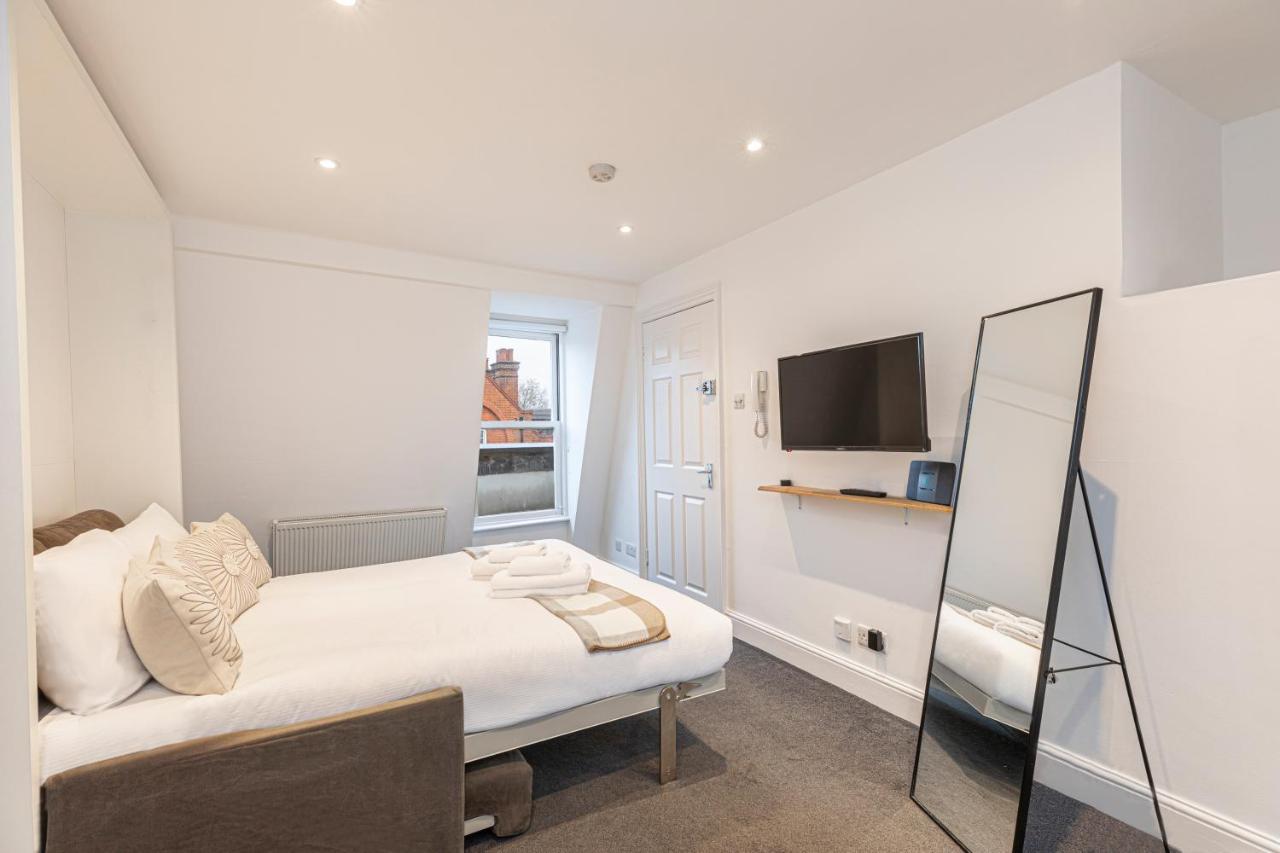 Apartment Modern Studio Flat With Balcony On The King's Road In Chelsea,