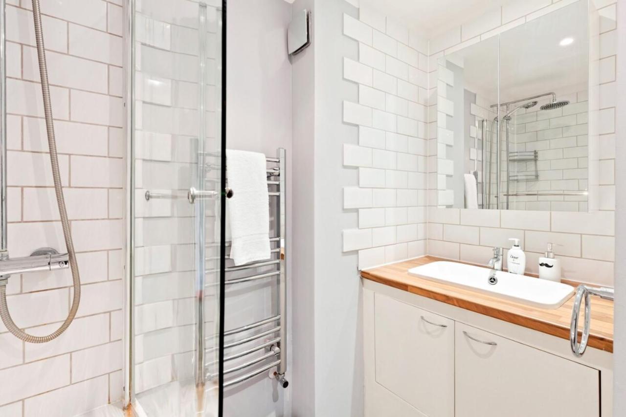 Spacious 2 Bedroom In Cricklewood Apartment *