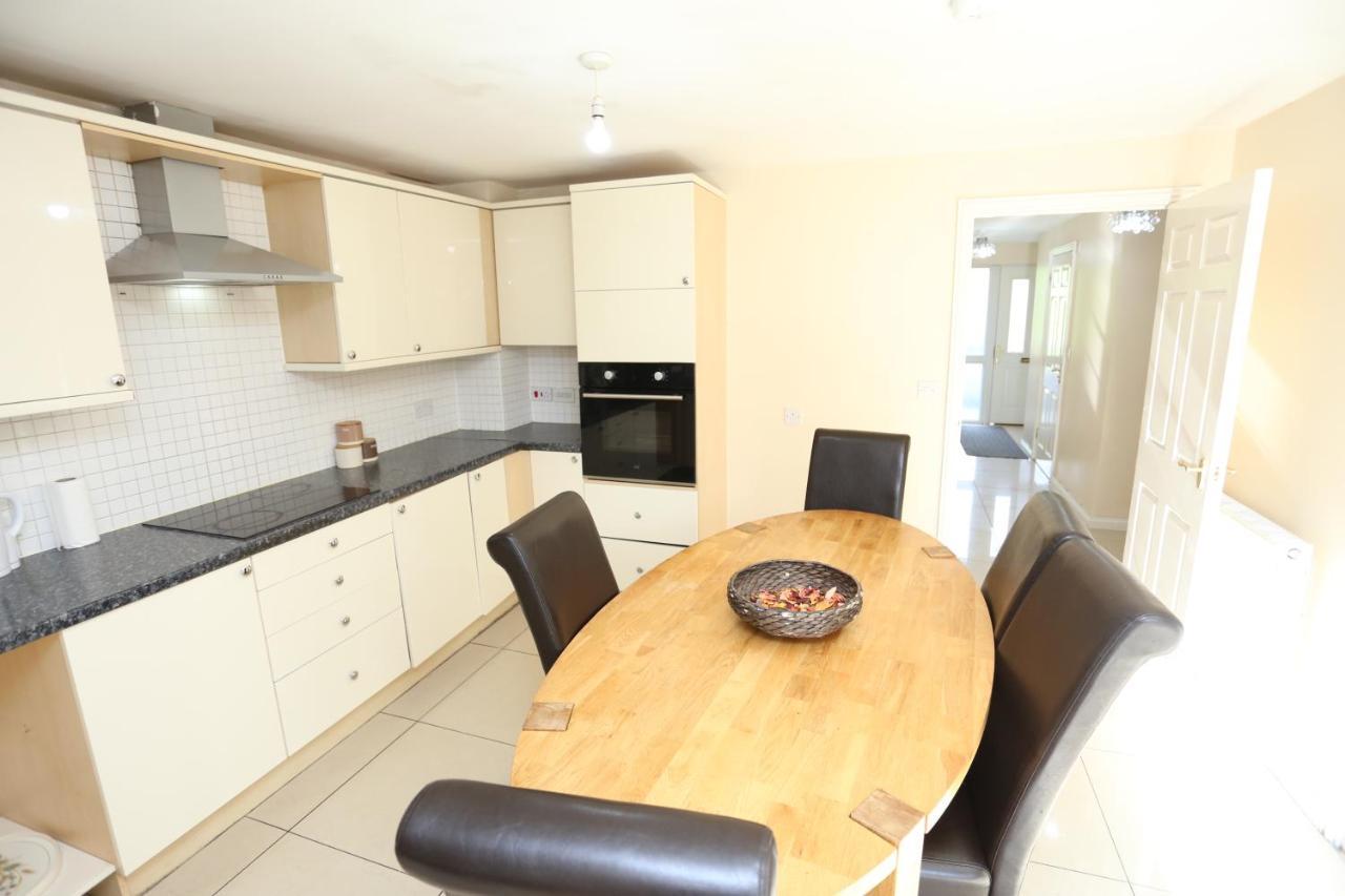 Holiday home Lovely 4 Bed House