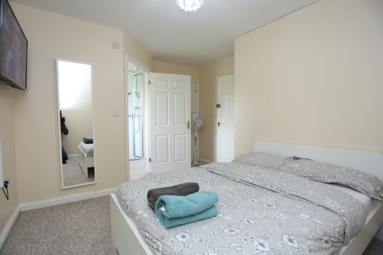 Lovely 4 Bed House * London