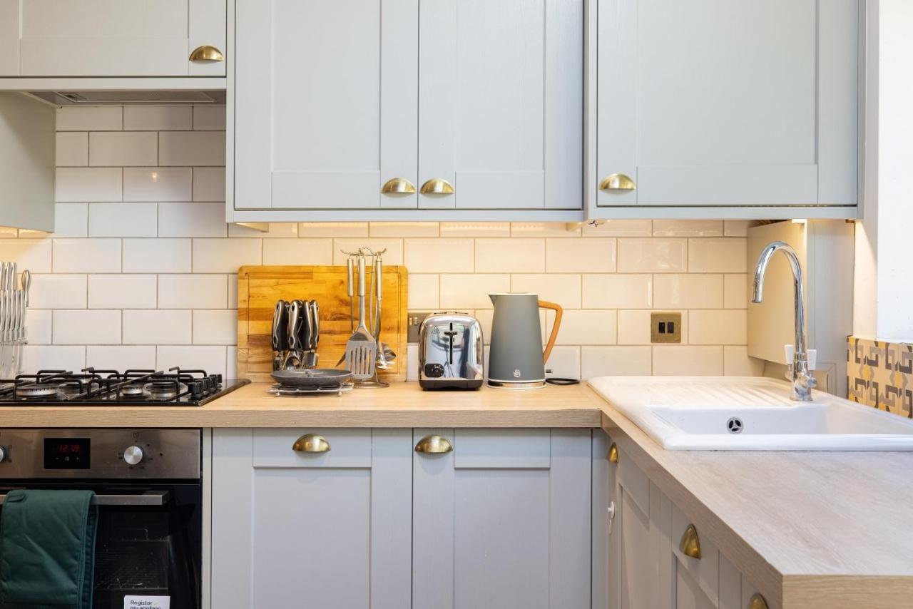 The Richmond Upon Thames Escape - Modern 2bdr Flat With Garden And Parking Appartamento Londra