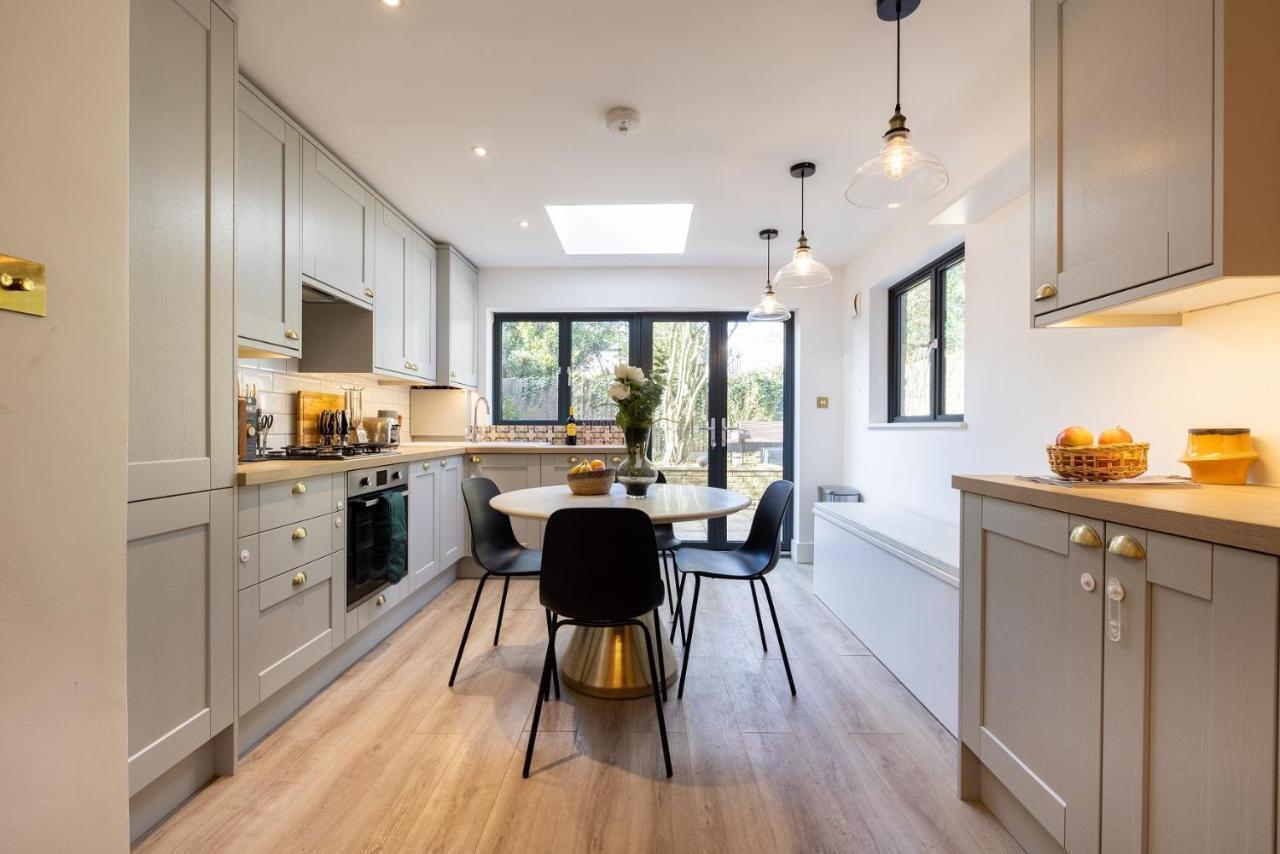 The Richmond Upon Thames Escape - Modern 2bdr Flat With Garden And Parking Londra