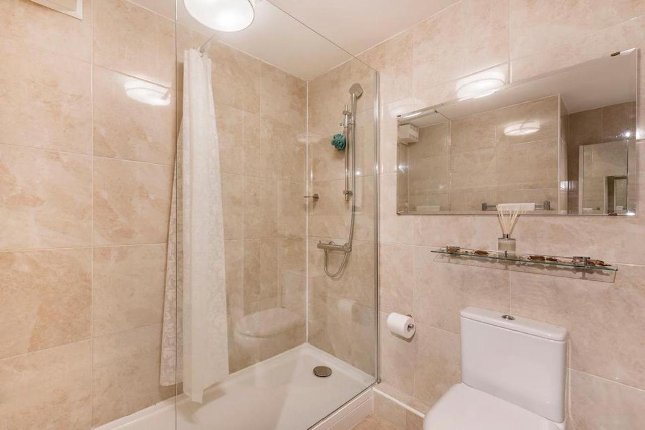 Stylish By Hyde Park Apartment *