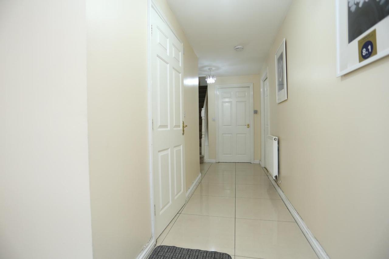 Lovely 4 Bed House Holiday home *