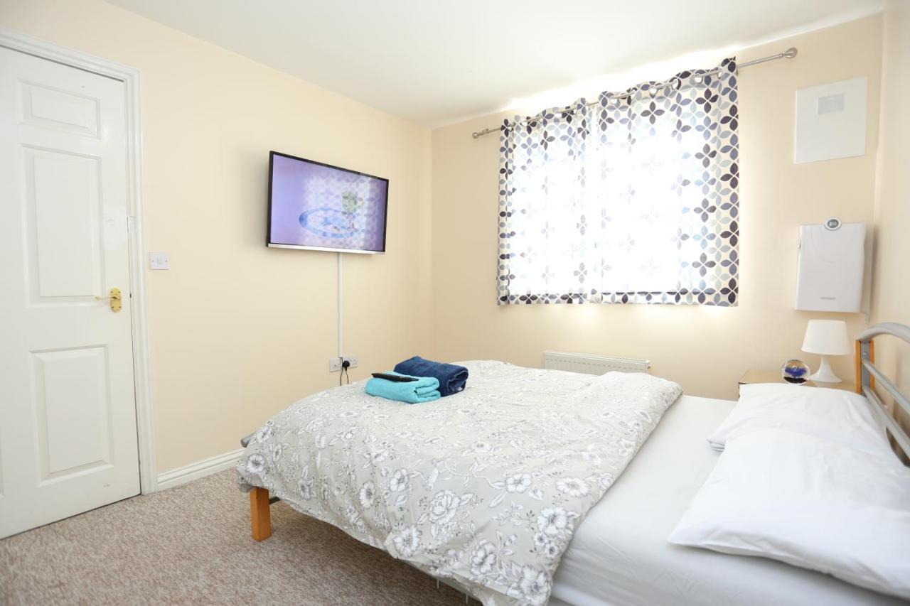 Holiday home Lovely 4 Bed House London