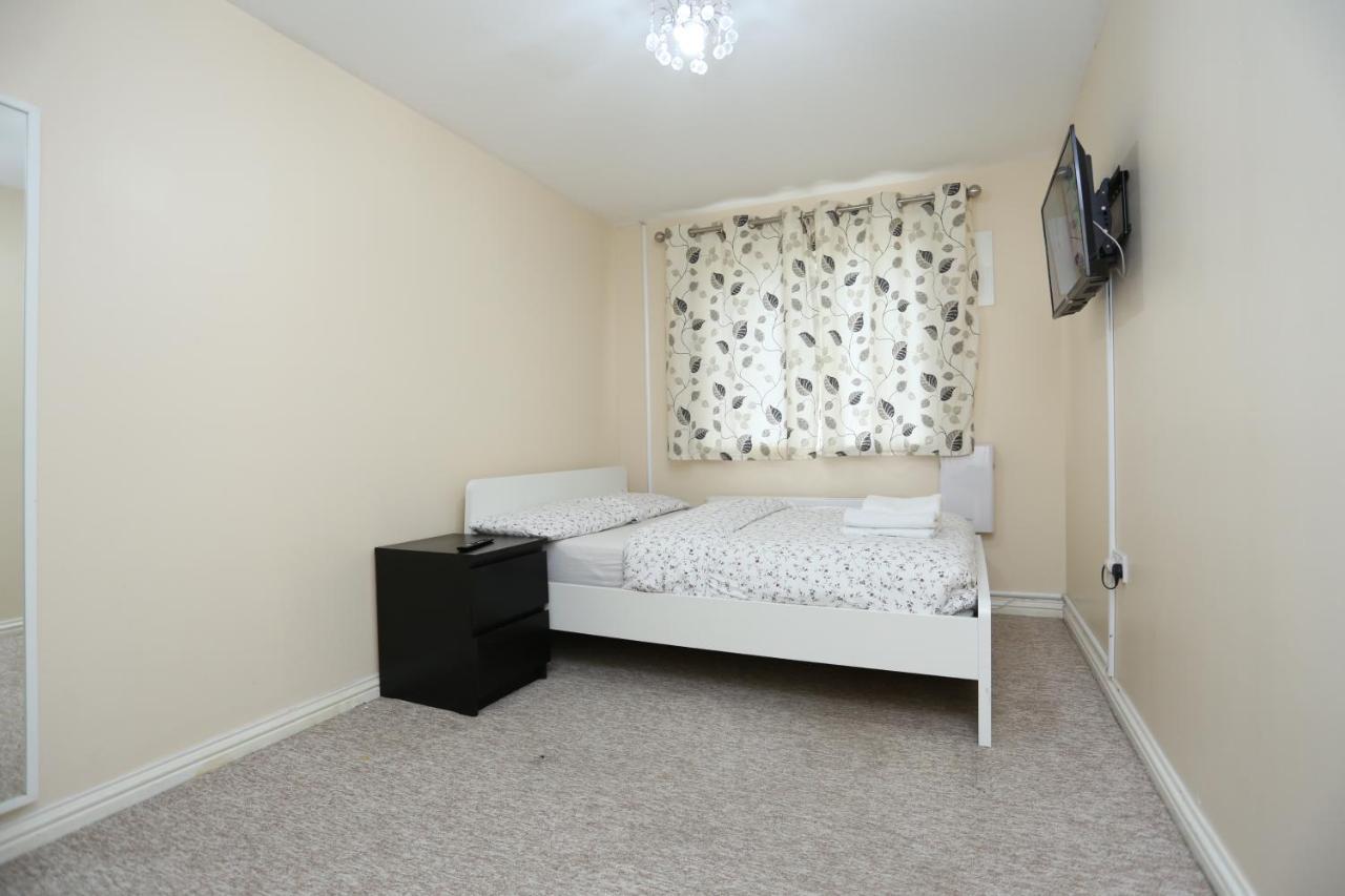 Lovely 4 Bed House Holiday home *