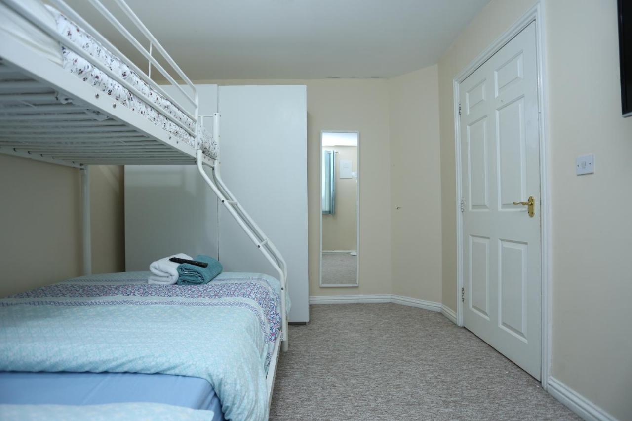 Holiday home Lovely 4 Bed House *