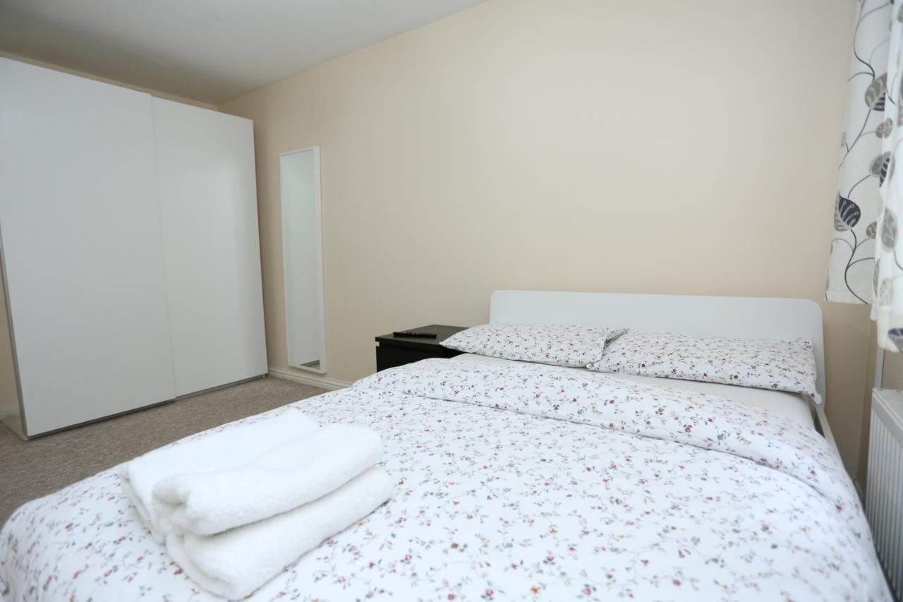 Lovely 4 Bed House Holiday home *