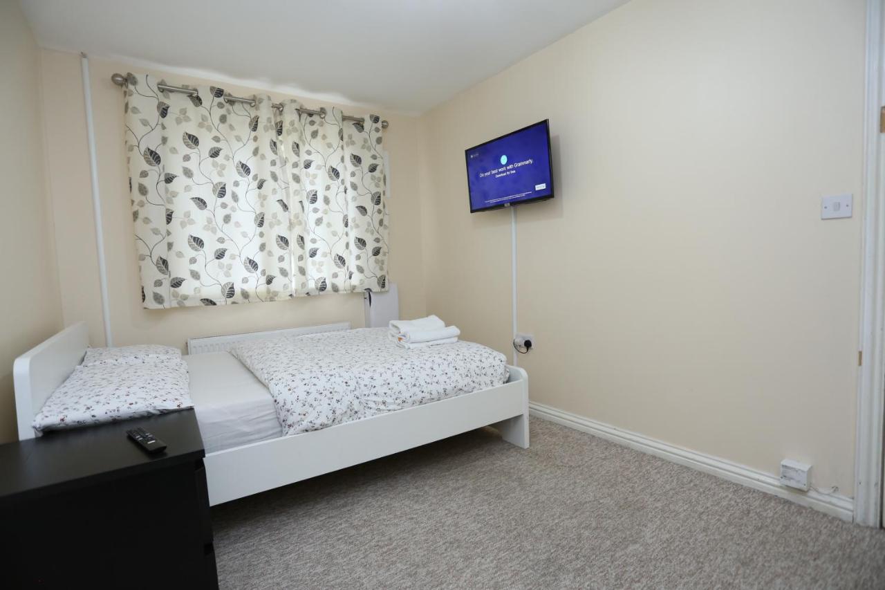 Lovely 4 Bed House Holiday home *