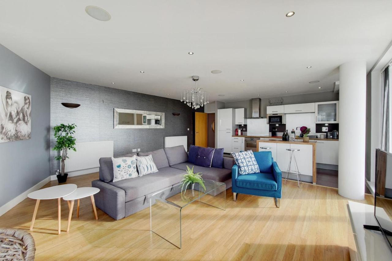 Deluxe Three Bedroom By Excel Lägenhet London