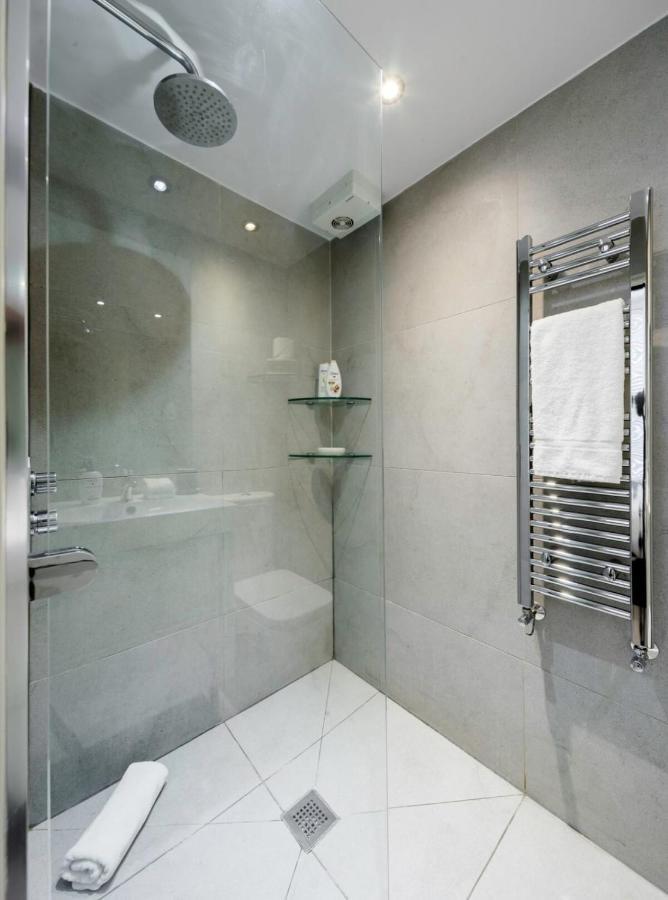 Elegant Earl's Court 2 Bedroom Flat Just 4 Minutes From Tube Appartement Londen