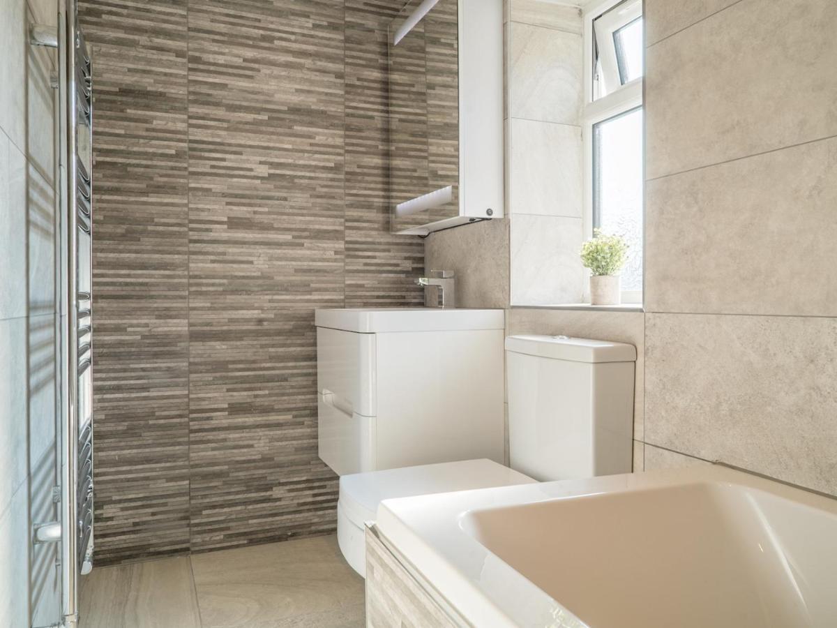 Pass The Keys Renovated Victorian In Ealing Apartment