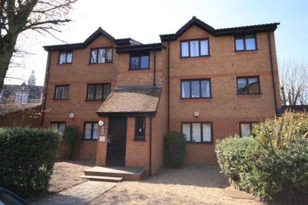 Apartment Mornington Place London