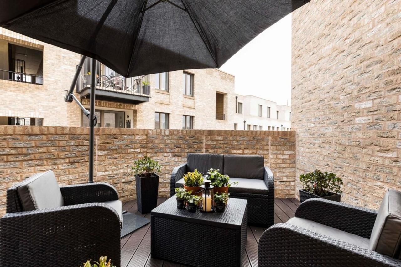 Apartment Modern & Designed 2 Bed Penthouse Apt Sleeps Five