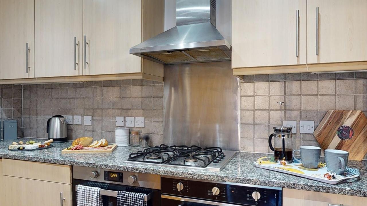 Docklands Riverside Superior 3 Bedroom Apartment By Delta Accomodation Londra