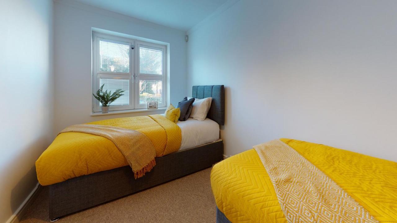 Docklands Riverside Superior 3 Bedroom Apartment By Delta Accomodation * Londra