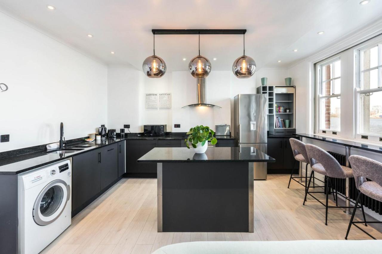 Stunning 3bd Riverside Flat Communal Roof Terrace Apartment