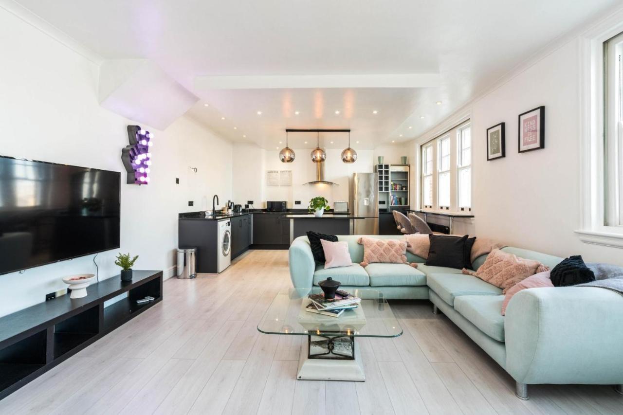Stunning 3bd Riverside Flat Communal Roof Terrace Apartment