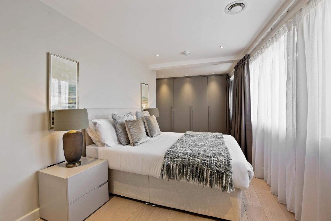 Vauxhall Bridge Road By Aeria * London