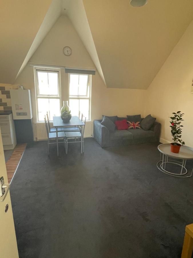Vibrant & Cosy Near Wembley Apartment *