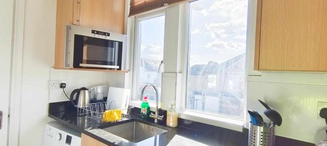Acacia Flat 189 In Wembley * Londra