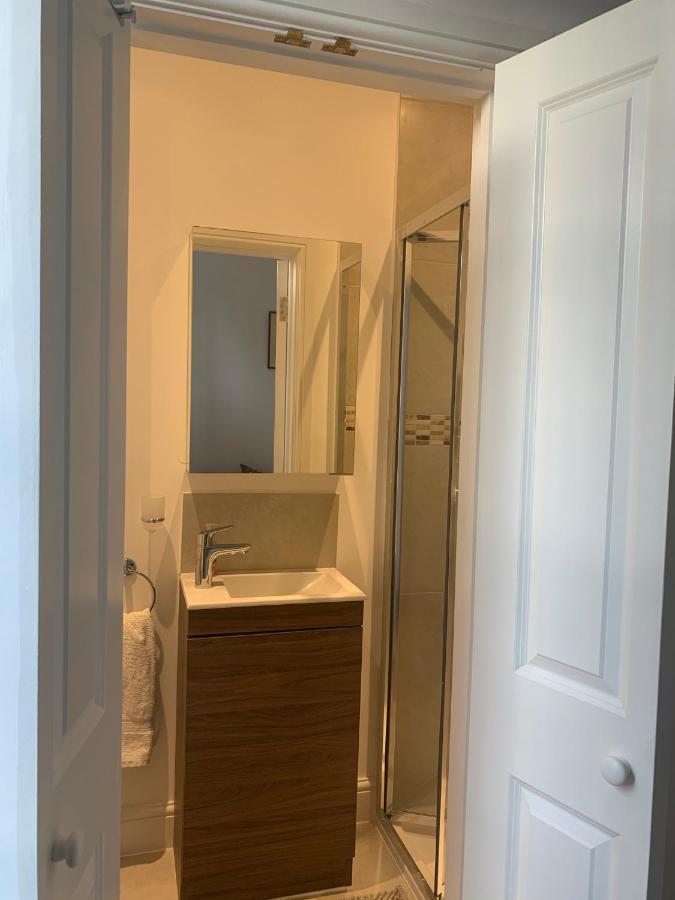 Beautiful One Bedroom Flat In The Heart Of Notting Hill Gate * Londen
