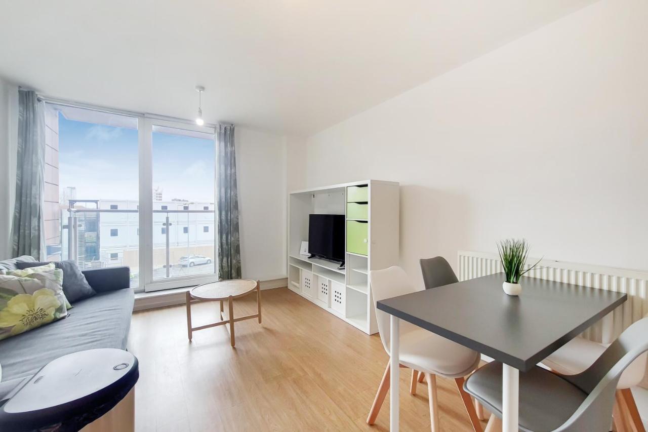 Free Parking - Two Bed By Docklands *