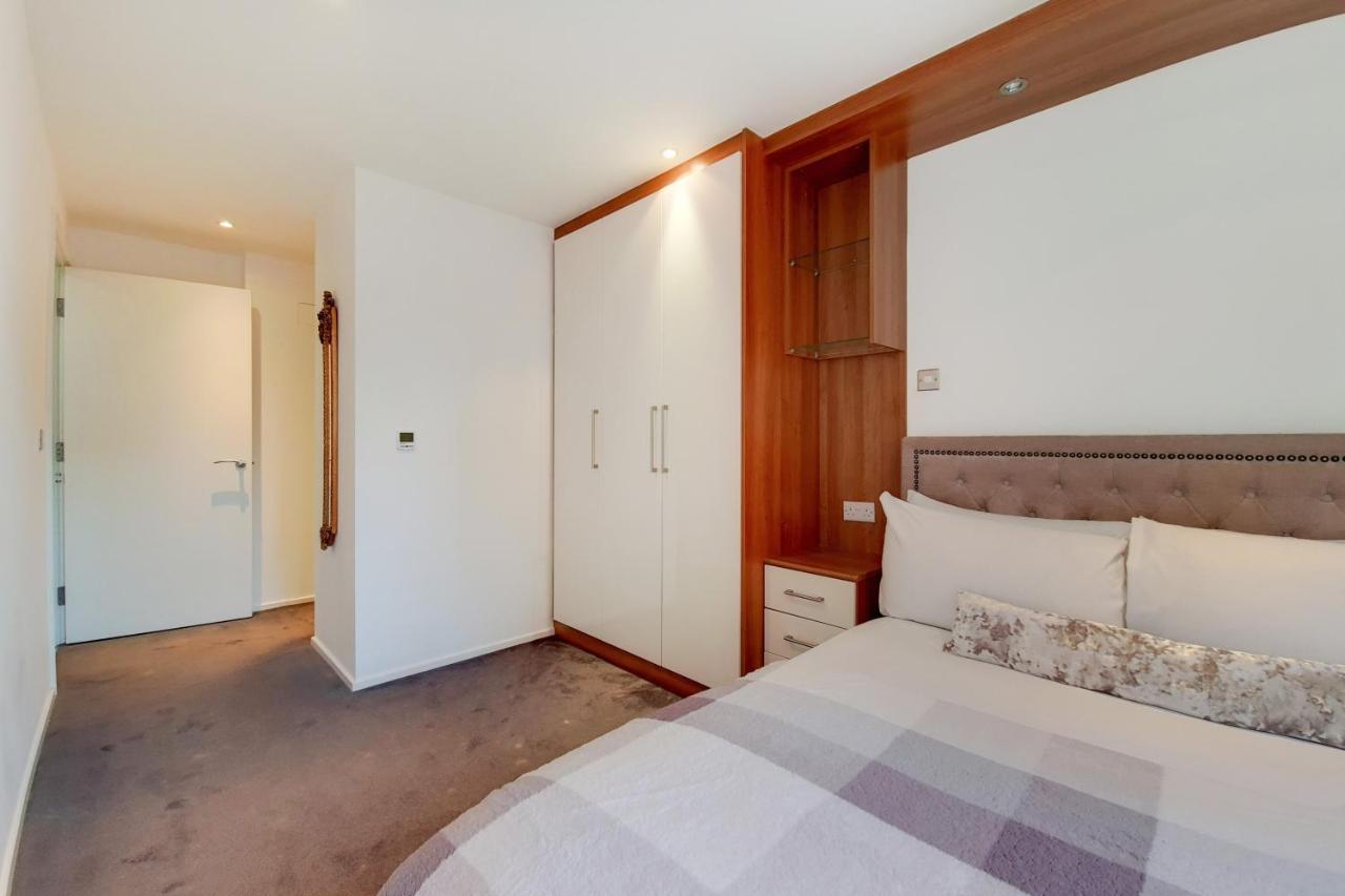 Apartment Free Parking - Two Bed By Docklands