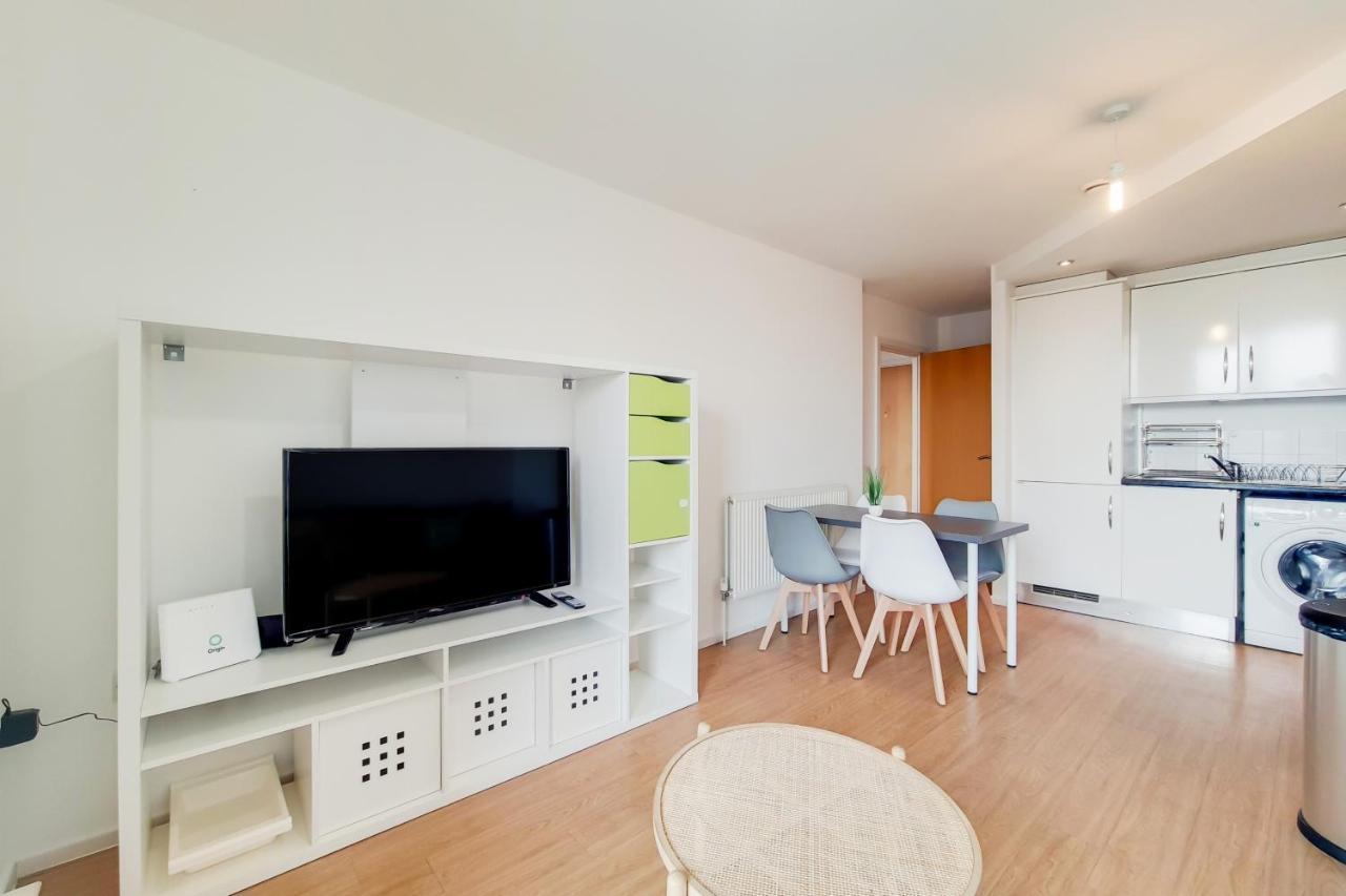 Free Parking - Two Bed By Docklands * London