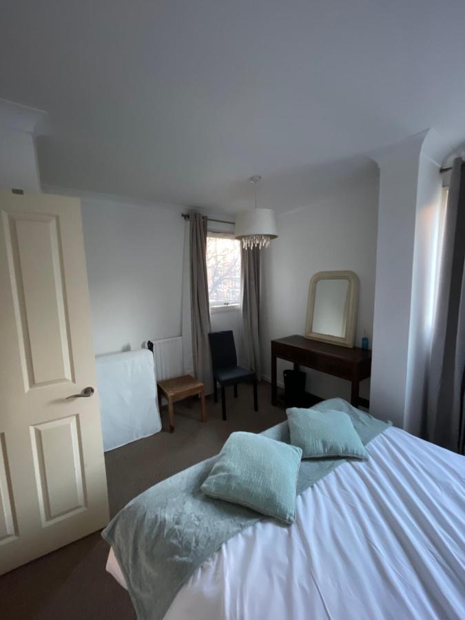 Lägenhet Victoria Two Bedroom Apartment London