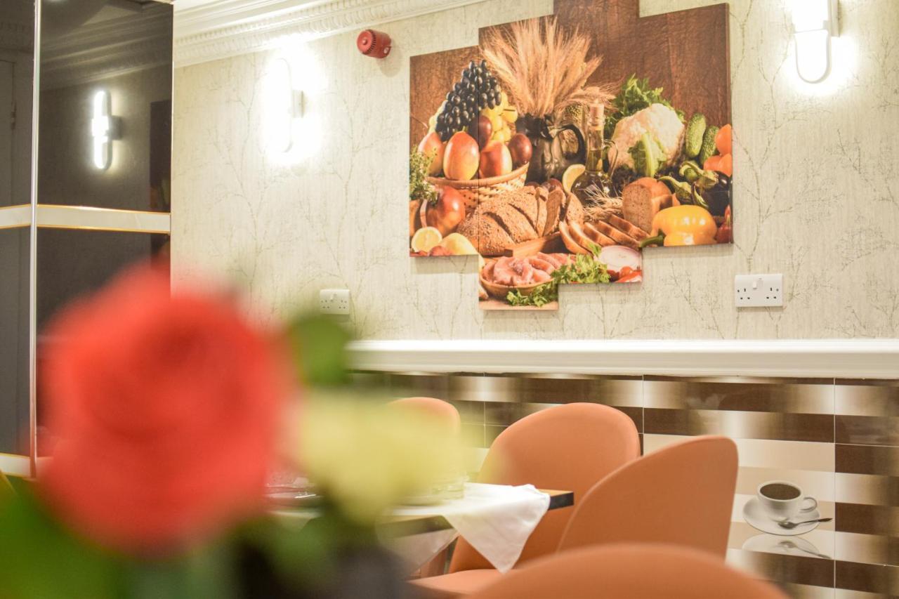 Pembridge Palace Hotell 3*