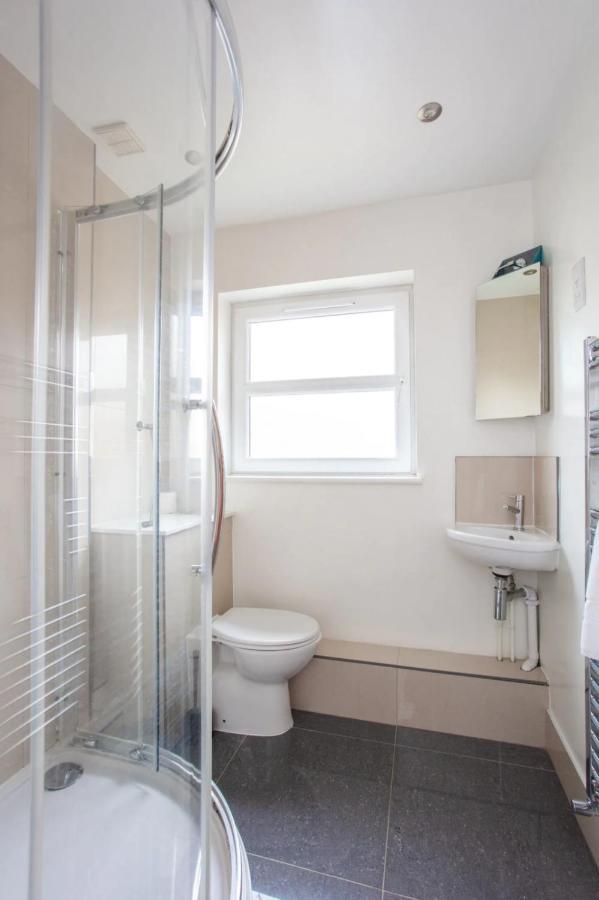 Charming 3 Bedroom With Garden In Peaceful Surrey Quays Semesterbostad *