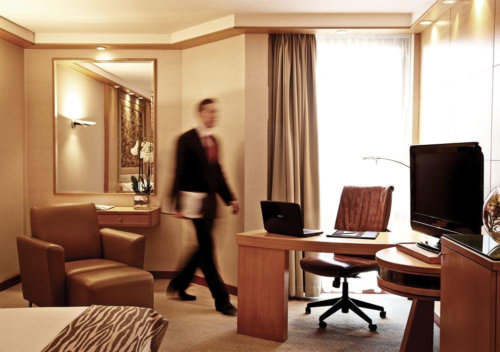Hotel Millennium And Conference Centre Gloucester 4*