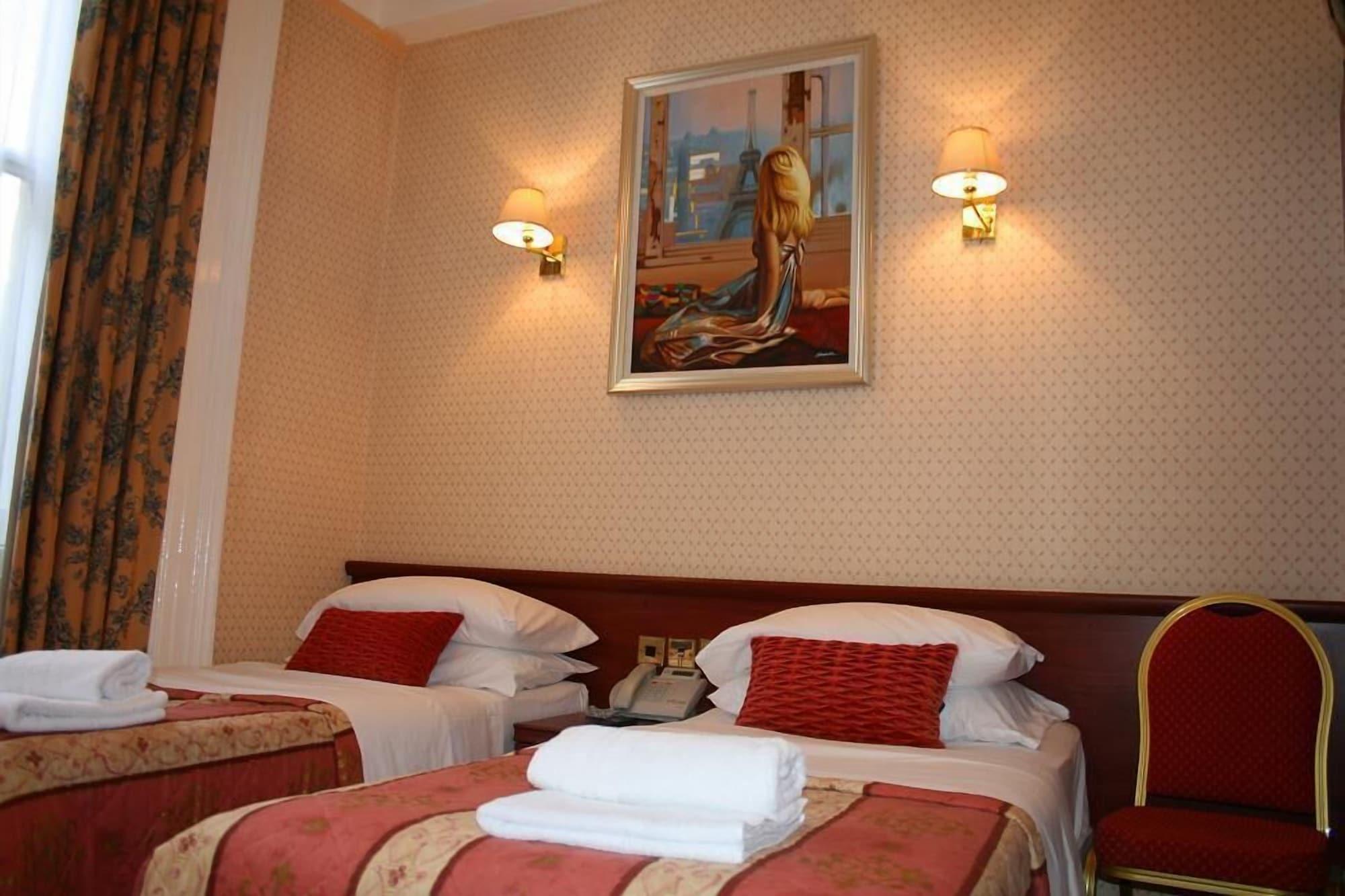 Hotel Avon