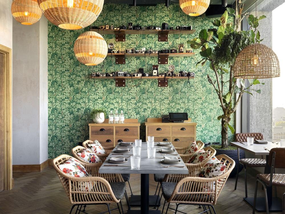 Treehouse Hotell 4*
