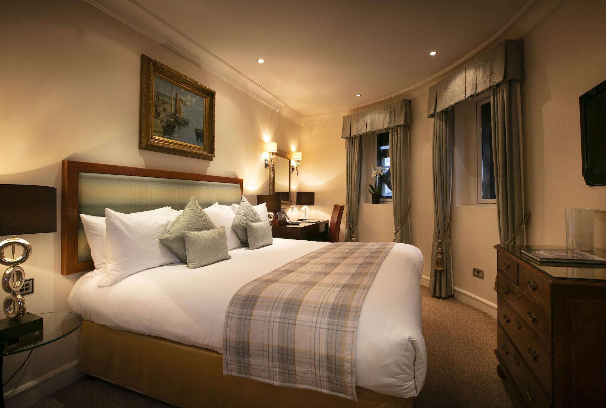 The Royal Horseguards Hotel, Hotell