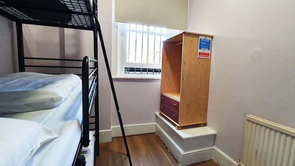 Onefam Waterloo 18-36 Years Old * London