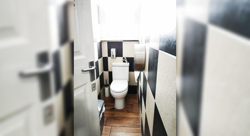 Onefam Waterloo 18-36 Years Old London