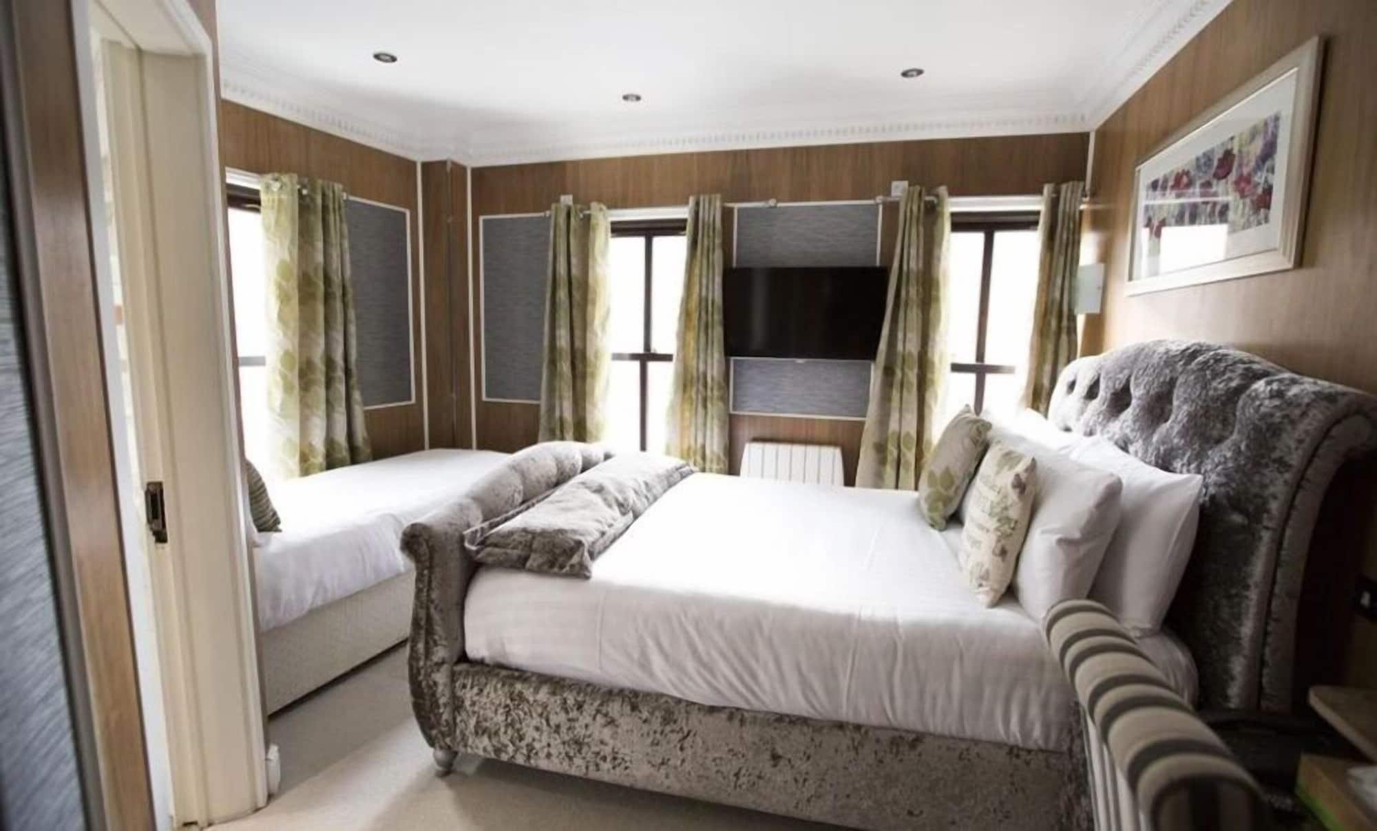 Cheshire 3* London