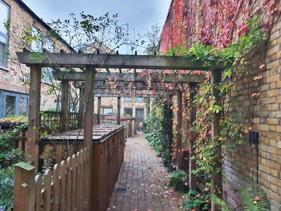 Apartment 3 Benbow Mews