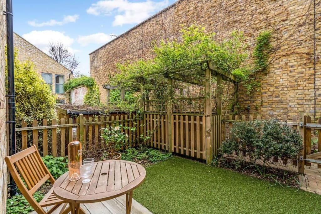 3 Benbow Mews *
