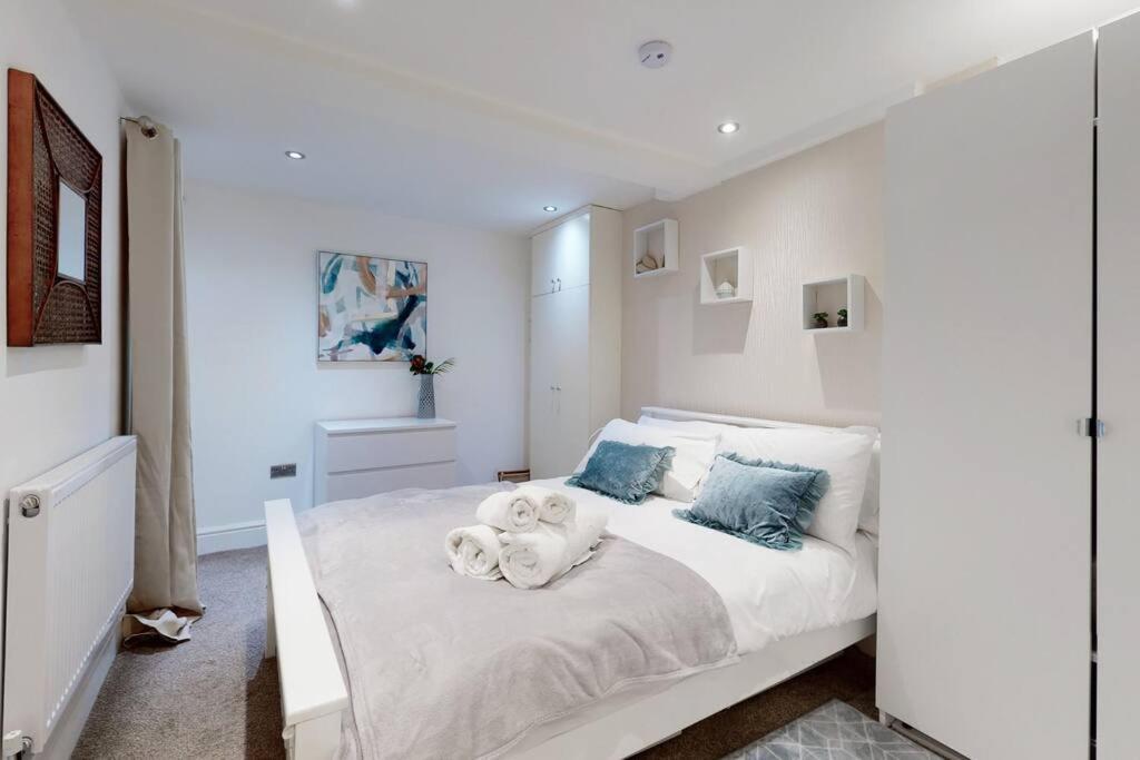 Lovely 2 Bedroom Near Highgate Station * Londra