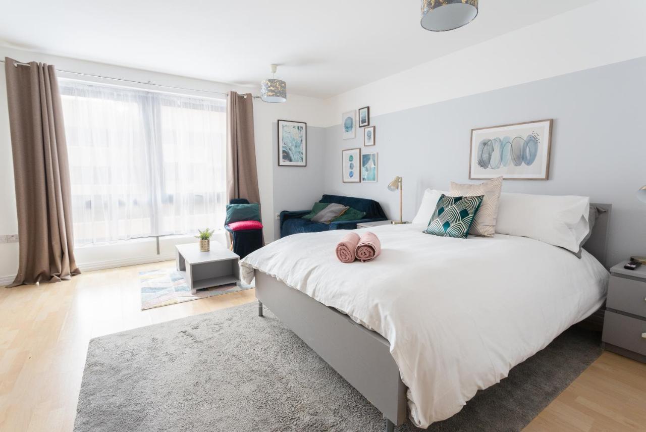 Modern Spacious Close To Station Lejlighed